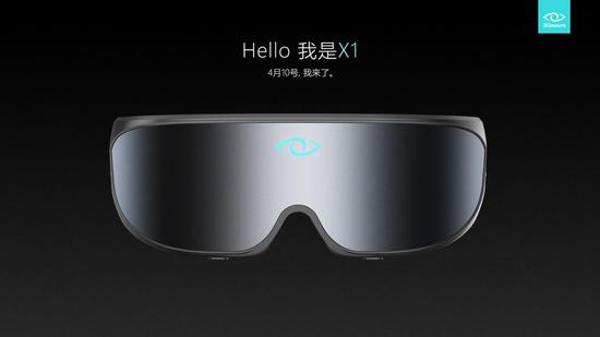 （图：3Glasses CEO王洁与 X1）