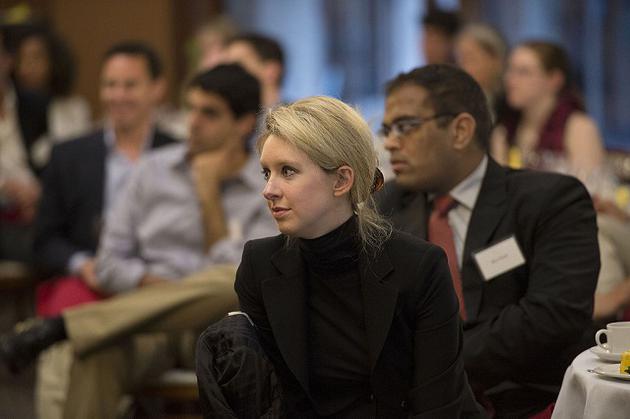 Elizabeth Holmes（2013资料图，来自：维基百科 / DoD photo by Glenn Fawcett）